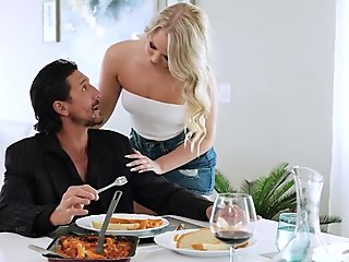 pulă mare, blonde, adânc pe gât, labă, hd